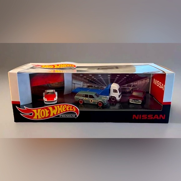 2020 HOT WHEELS PREMIUM~NISSAN 4 PIECE GARAGE DIORAMA BOX SET - Picture 1 of 13